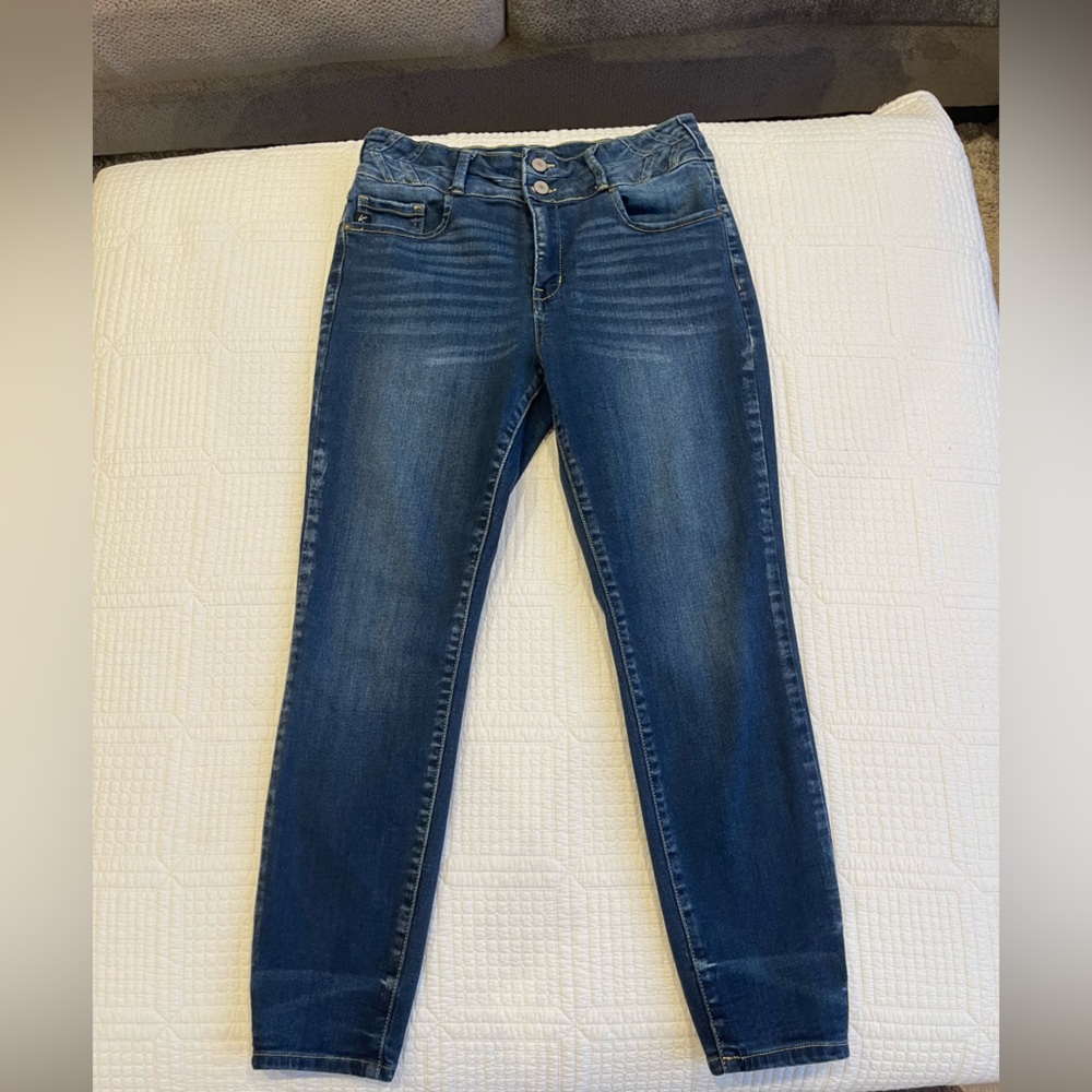 Kancan exclusively for Mauurices women’s size 28 medium sandblast 2 button jeans